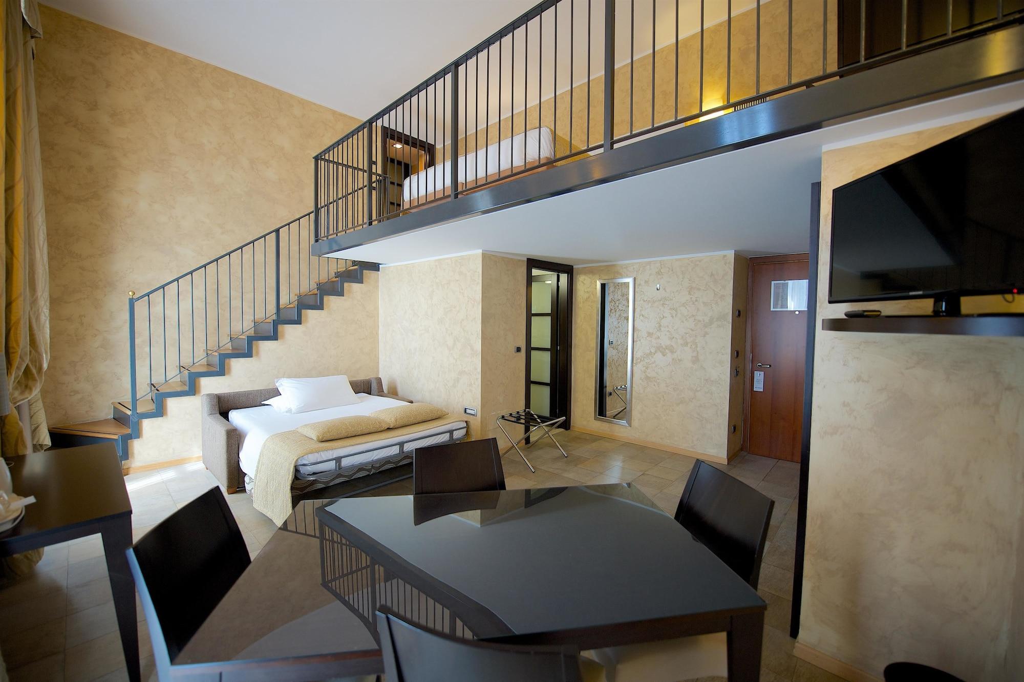 Western Crystal Palace Hotel 4*