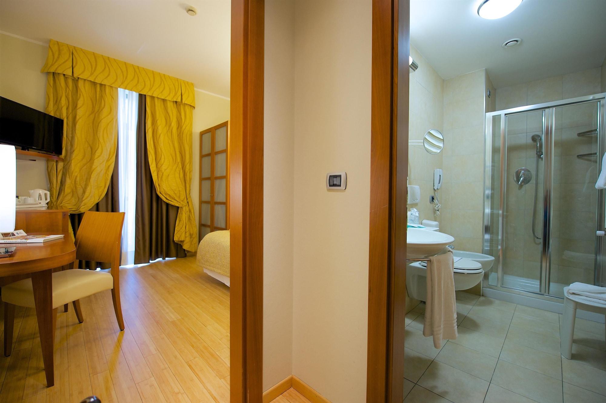 Western Crystal Palace Hotel 4*