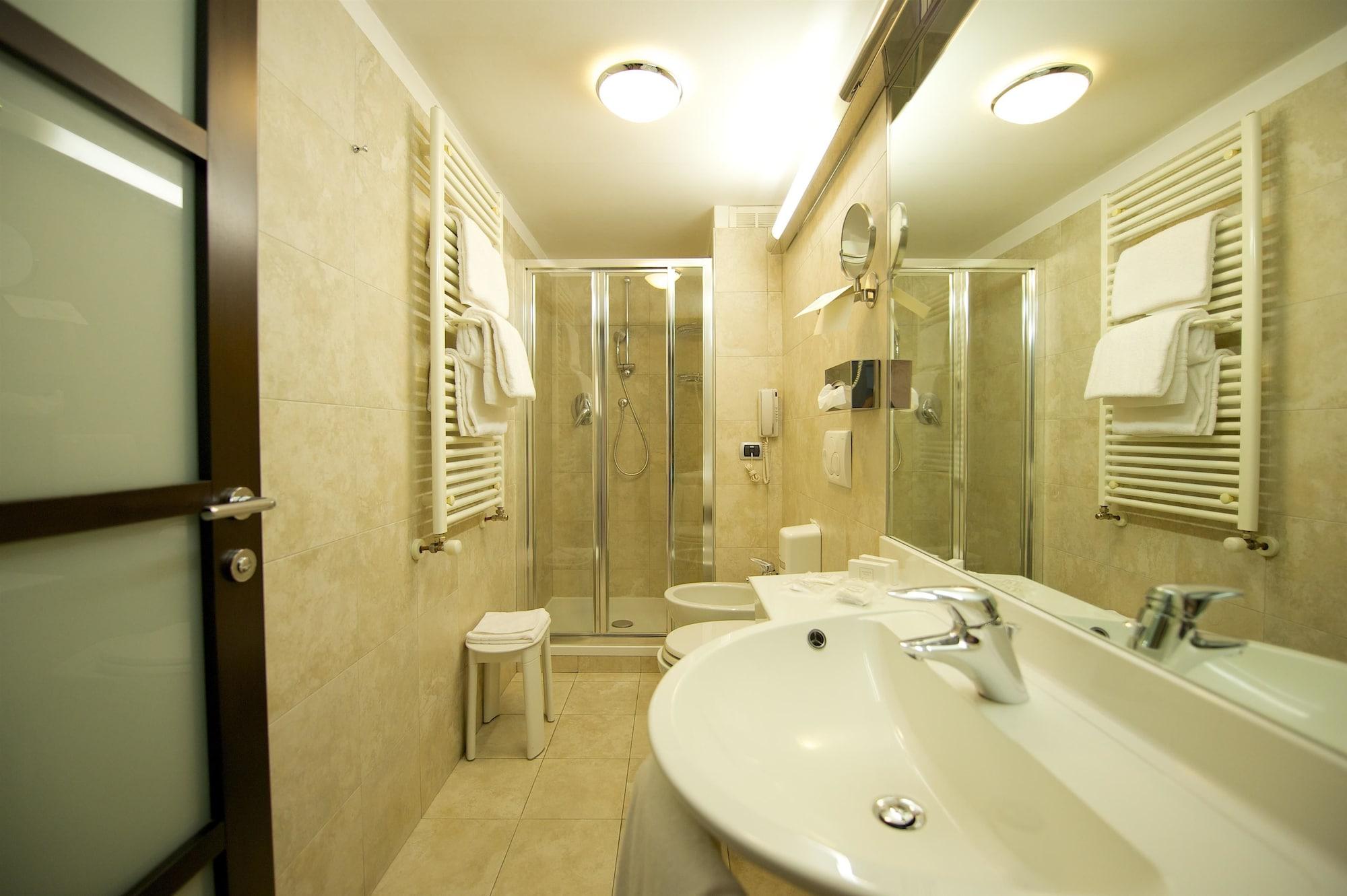Western Crystal Palace Hotel 4*